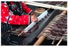 The cultural significance of traditional Filipino art techniques A T’Boli woman weaving T’nalak cloth. Image courtesy of Manila FAME.