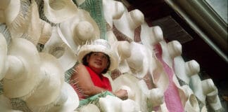 HatLady_FujiColor100